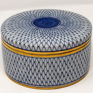 Vintage Takahashi Japan Blue Fishnet Porcelain Lidded Trinket Box Dish